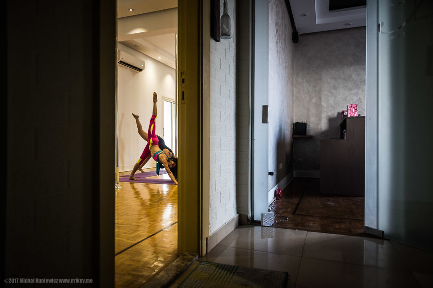 How Muslim Women Use Pole Dancing To Gain Confidence How Muslim Women Use Pole Dancing To Gain Confidence