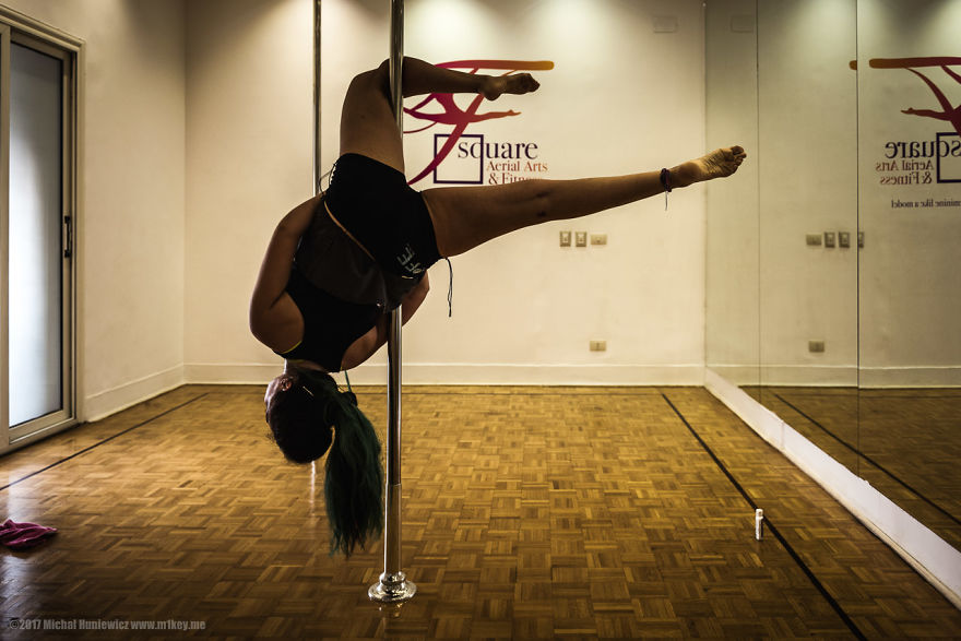How Muslim Women Use Pole Dancing To Gain Confidence How Muslim Women Use Pole Dancing To Gain Confidence