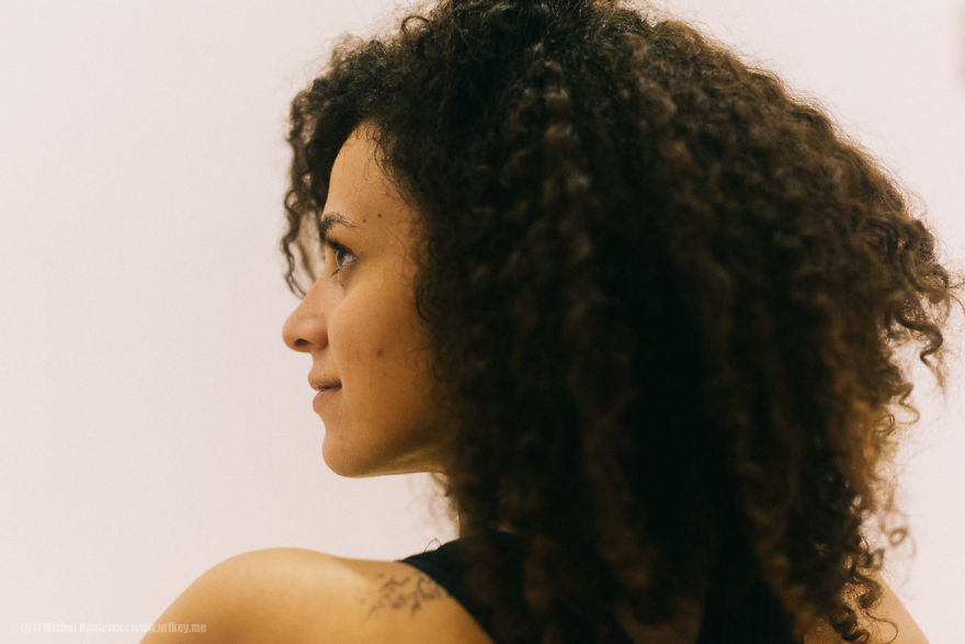 How Muslim Women Use Pole Dancing To Gain Confidence How Muslim Women Use Pole Dancing To Gain Confidence