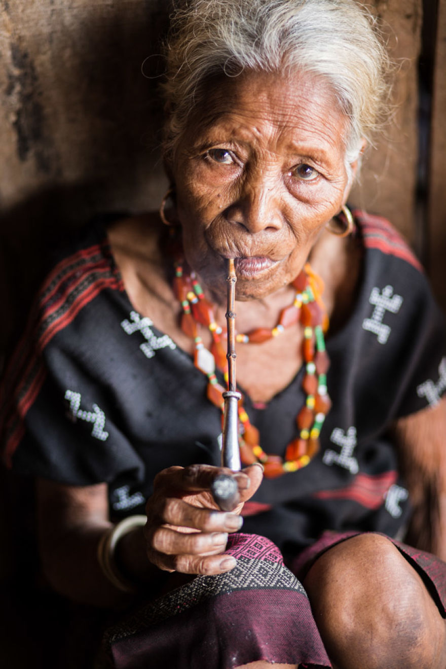 French Photographer Réhahn Has Met 49 Out Of The 54 Tribes Of Vietnam French Photographer Réhahn Has Met 49 Out Of The 54 Tribes Of Vietnam