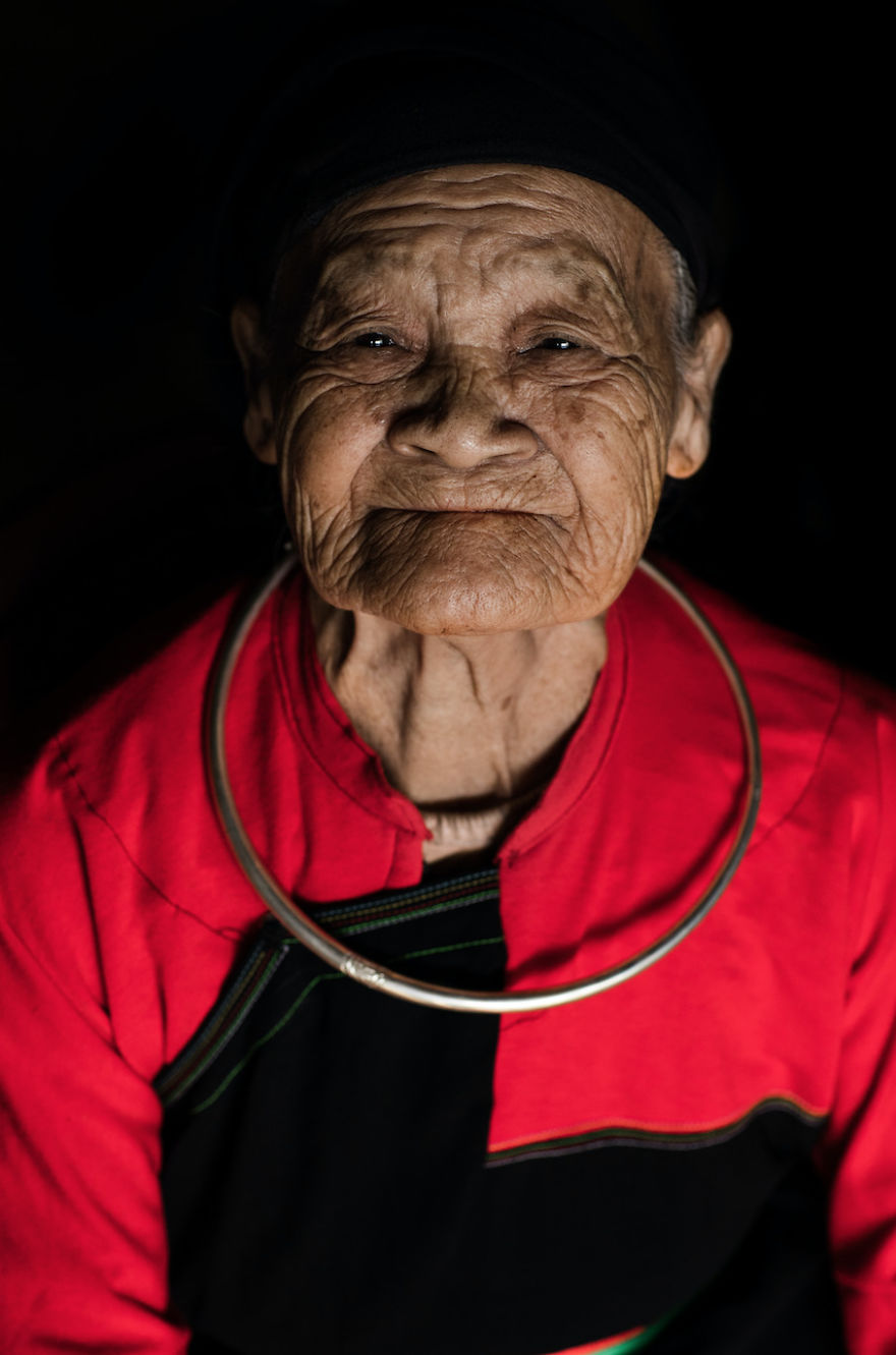 French Photographer Réhahn Has Met 49 Out Of The 54 Tribes Of Vietnam French Photographer Réhahn Has Met 49 Out Of The 54 Tribes Of Vietnam