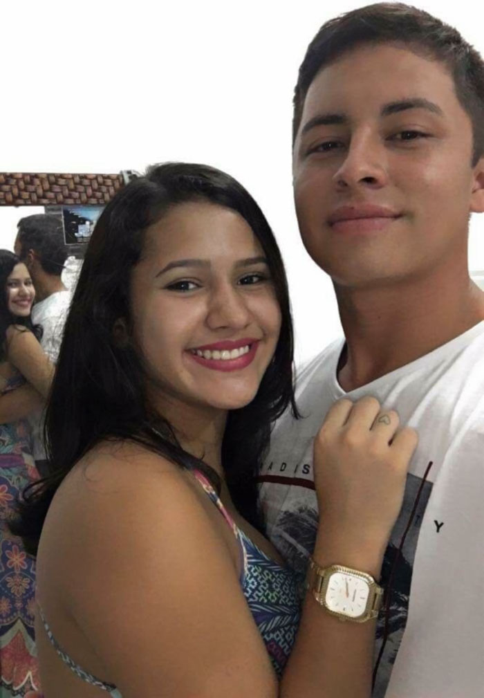 287 ‘Hmmm’ Photos That Raise More Questions Than They Will Answer 287 ‘Hmmm’ Photos That Raise More Questions Than They Will Answer