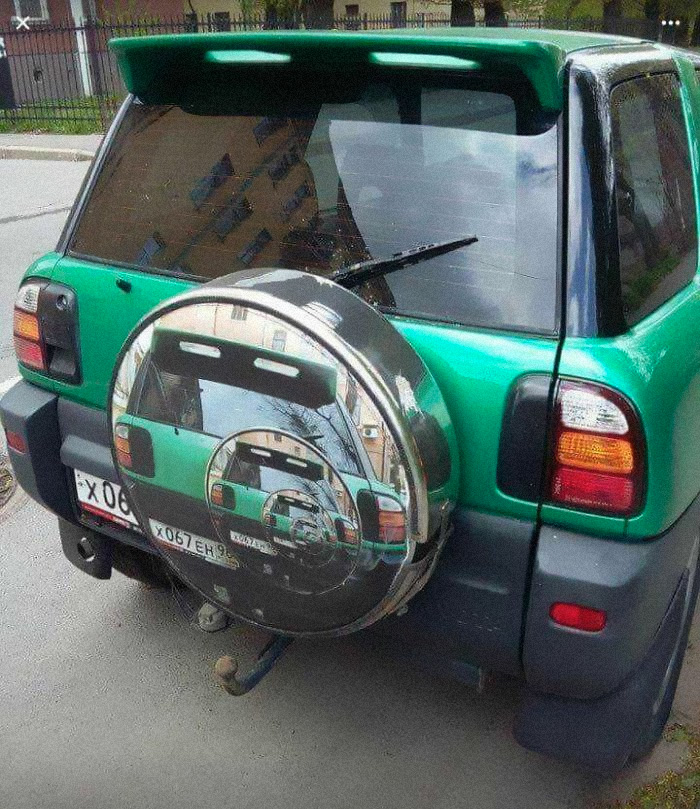 287 ‘Hmmm’ Photos That Raise More Questions Than They Will Answer 287 ‘Hmmm’ Photos That Raise More Questions Than They Will Answer