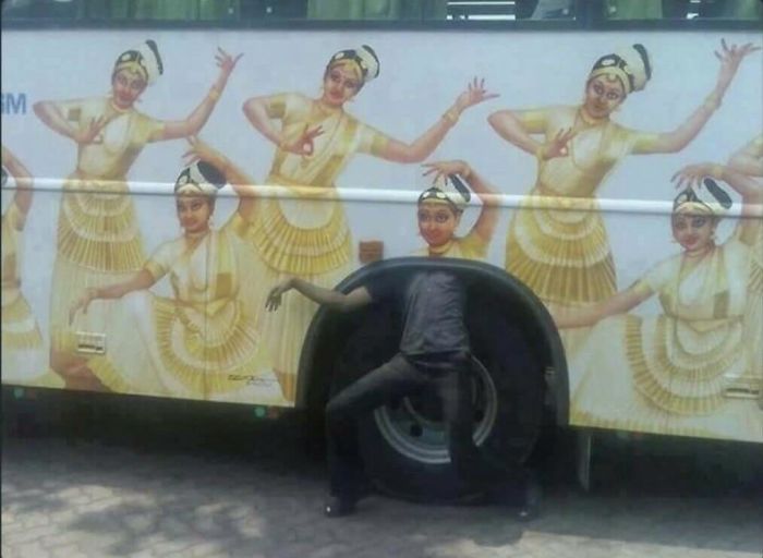 287 ‘Hmmm’ Photos That Raise More Questions Than They Will Answer 287 ‘Hmmm’ Photos That Raise More Questions Than They Will Answer