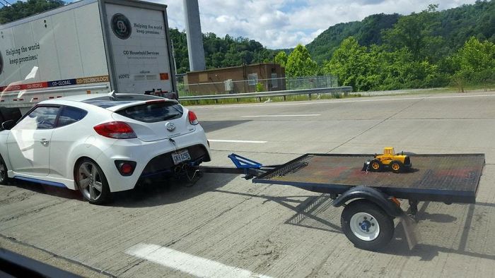 287 ‘Hmmm’ Photos That Raise More Questions Than They Will Answer 287 ‘Hmmm’ Photos That Raise More Questions Than They Will Answer