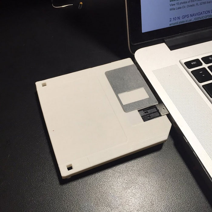 287 ‘Hmmm’ Photos That Raise More Questions Than They Will Answer 287 ‘Hmmm’ Photos That Raise More Questions Than They Will Answer