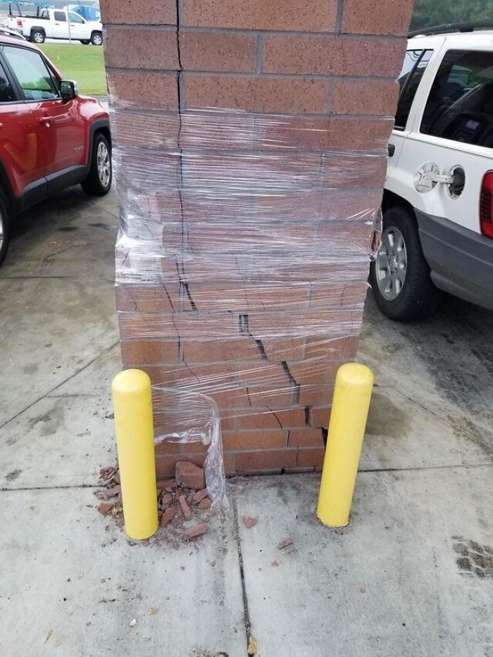 287 ‘Hmmm’ Photos That Raise More Questions Than They Will Answer 287 ‘Hmmm’ Photos That Raise More Questions Than They Will Answer