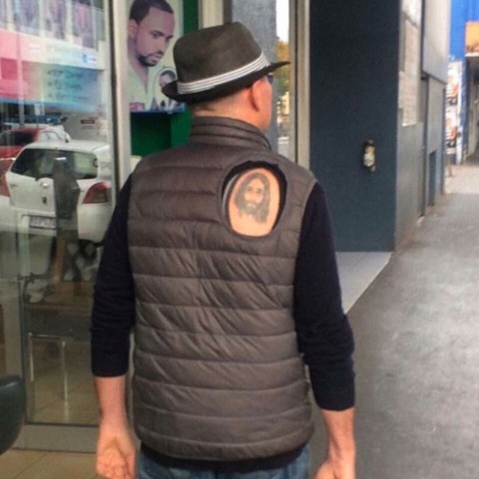 287 ‘Hmmm’ Photos That Raise More Questions Than They Will Answer 287 ‘Hmmm’ Photos That Raise More Questions Than They Will Answer