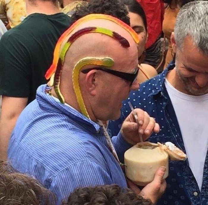 287 ‘Hmmm’ Photos That Raise More Questions Than They Will Answer 287 ‘Hmmm’ Photos That Raise More Questions Than They Will Answer