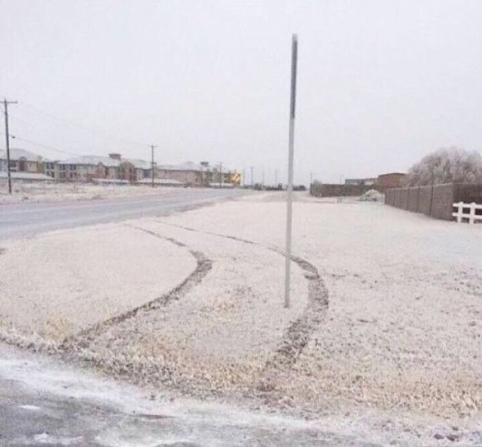 287 ‘Hmmm’ Photos That Raise More Questions Than They Will Answer 287 ‘Hmmm’ Photos That Raise More Questions Than They Will Answer