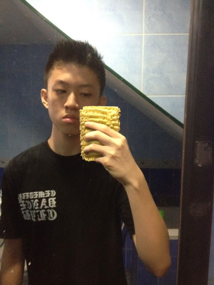 287 ‘Hmmm’ Photos That Raise More Questions Than They Will Answer 287 ‘Hmmm’ Photos That Raise More Questions Than They Will Answer