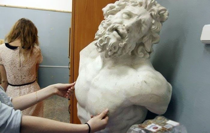 287 ‘Hmmm’ Photos That Raise More Questions Than They Will Answer 287 ‘Hmmm’ Photos That Raise More Questions Than They Will Answer