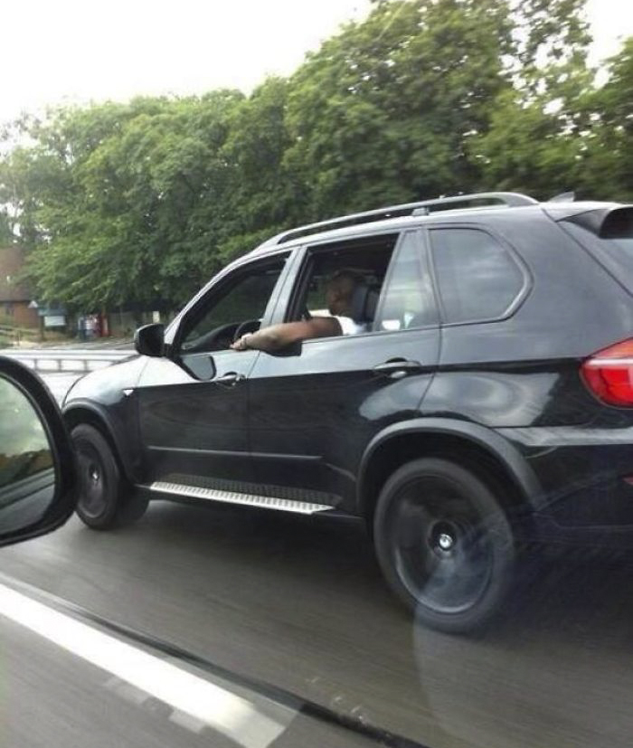 287 ‘Hmmm’ Photos That Raise More Questions Than They Will Answer 287 ‘Hmmm’ Photos That Raise More Questions Than They Will Answer