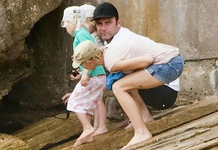 287 ‘Hmmm’ Photos That Raise More Questions Than They Will Answer 287 ‘Hmmm’ Photos That Raise More Questions Than They Will Answer