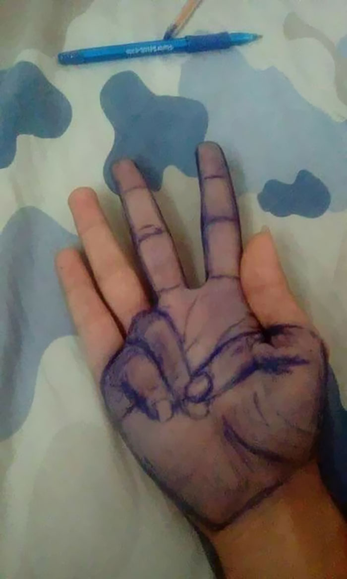 287 ‘Hmmm’ Photos That Raise More Questions Than They Will Answer 287 ‘Hmmm’ Photos That Raise More Questions Than They Will Answer