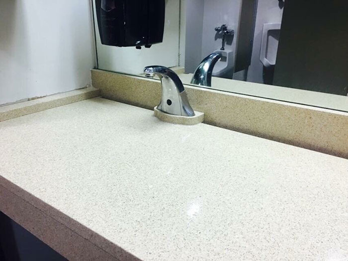 287 ‘Hmmm’ Photos That Raise More Questions Than They Will Answer 287 ‘Hmmm’ Photos That Raise More Questions Than They Will Answer