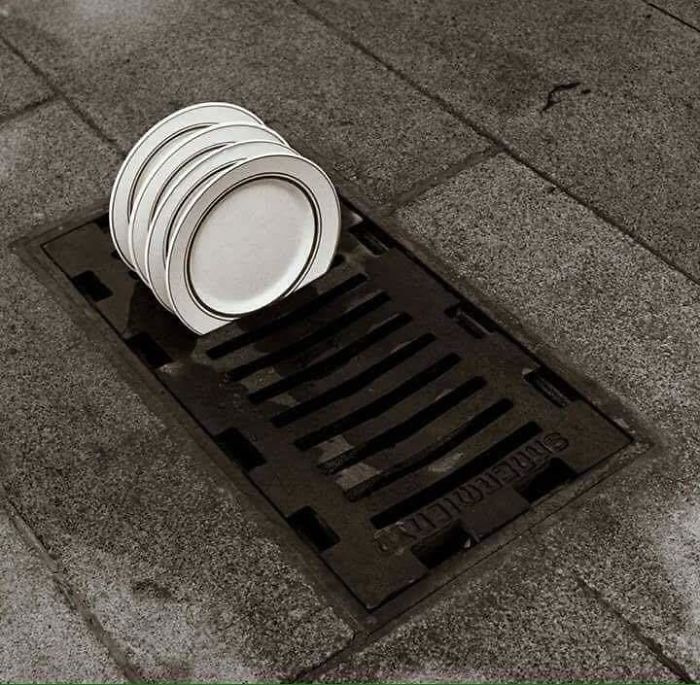 287 ‘Hmmm’ Photos That Raise More Questions Than They Will Answer 287 ‘Hmmm’ Photos That Raise More Questions Than They Will Answer