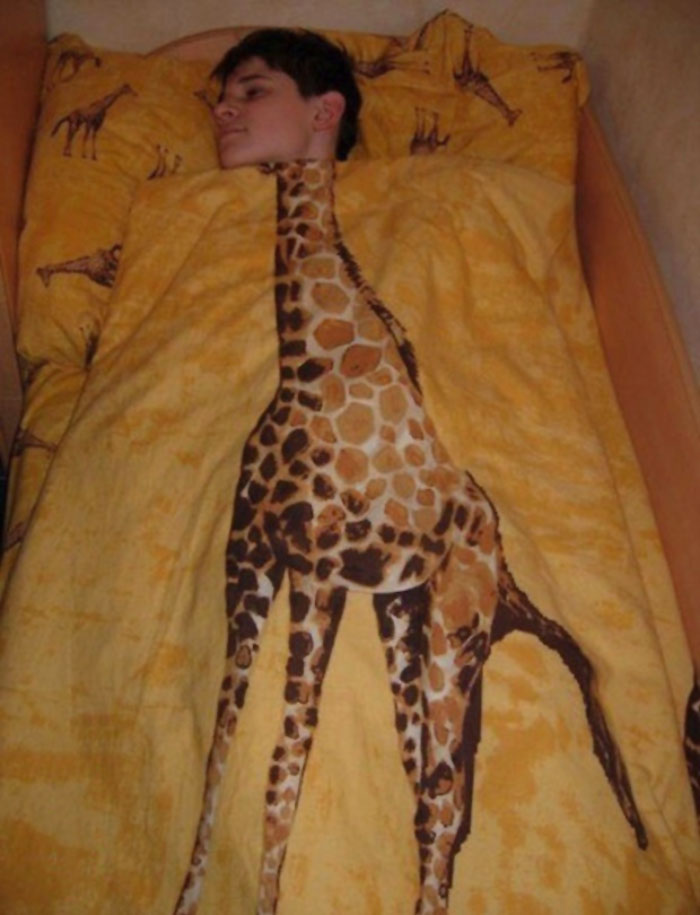 287 ‘Hmmm’ Photos That Raise More Questions Than They Will Answer 287 ‘Hmmm’ Photos That Raise More Questions Than They Will Answer