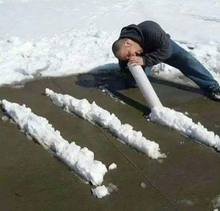 287 ‘Hmmm’ Photos That Raise More Questions Than They Will Answer 287 ‘Hmmm’ Photos That Raise More Questions Than They Will Answer