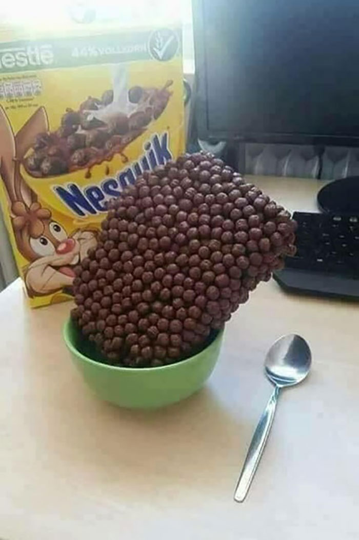 287 ‘Hmmm’ Photos That Raise More Questions Than They Will Answer 287 ‘Hmmm’ Photos That Raise More Questions Than They Will Answer