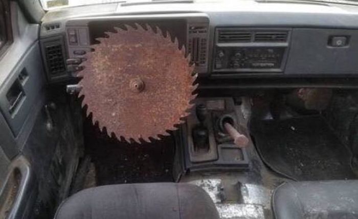 287 ‘Hmmm’ Photos That Raise More Questions Than They Will Answer 287 ‘Hmmm’ Photos That Raise More Questions Than They Will Answer