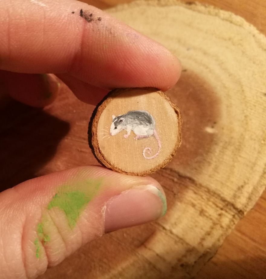 I Use Acrylics To Paint Intricate Little Animals On Small Slices Of Wood I Use Acrylics To Paint Intricate Little Animals On Small Slices Of Wood
