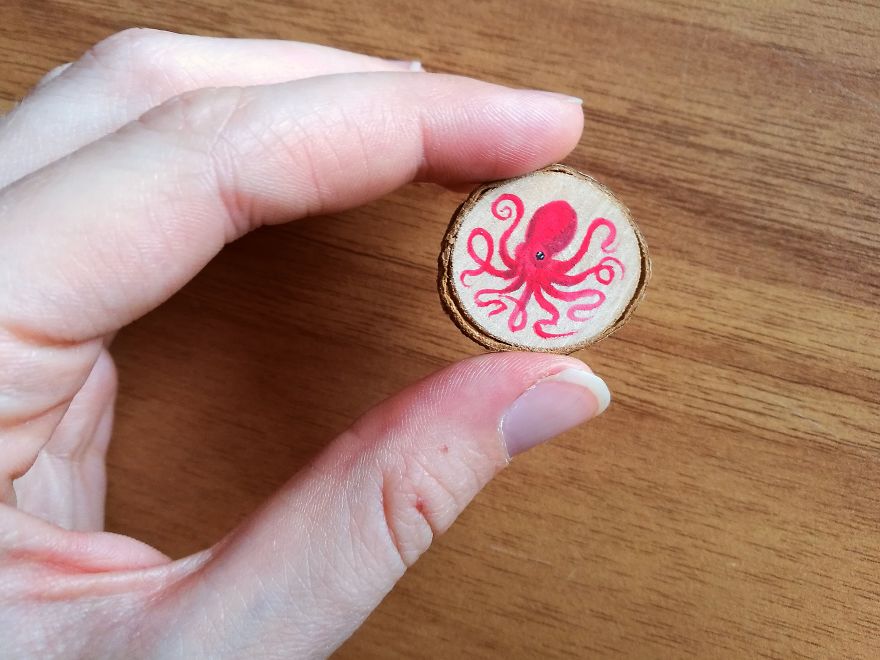 I Use Acrylics To Paint Intricate Little Animals On Small Slices Of Wood I Use Acrylics To Paint Intricate Little Animals On Small Slices Of Wood