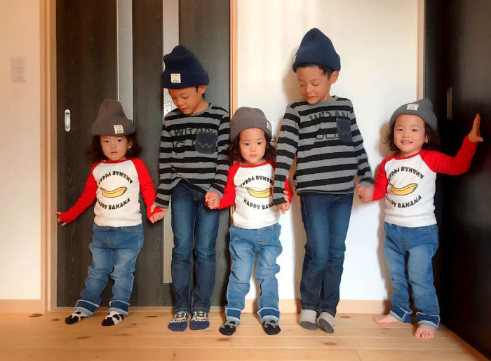 Japanese Mom Captures Her Life With Her Twins And Triplets And It’s Just Too Adorable Japanese Mom Captures Her Life With Her Twins And Triplets And It’s Just Too Adorable