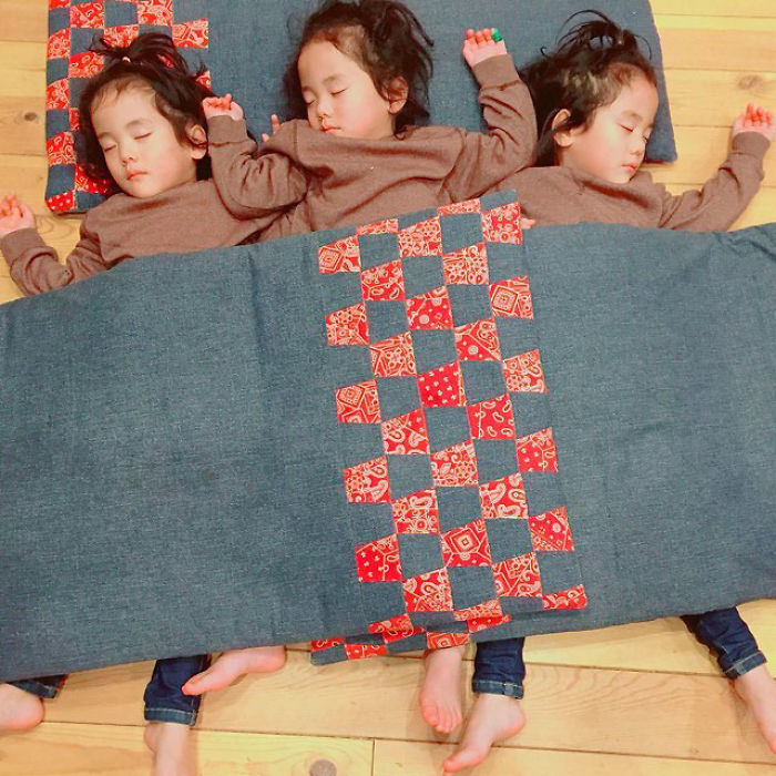 Japanese Mom Captures Her Life With Her Twins And Triplets And It’s Just Too Adorable Japanese Mom Captures Her Life With Her Twins And Triplets And It’s Just Too Adorable