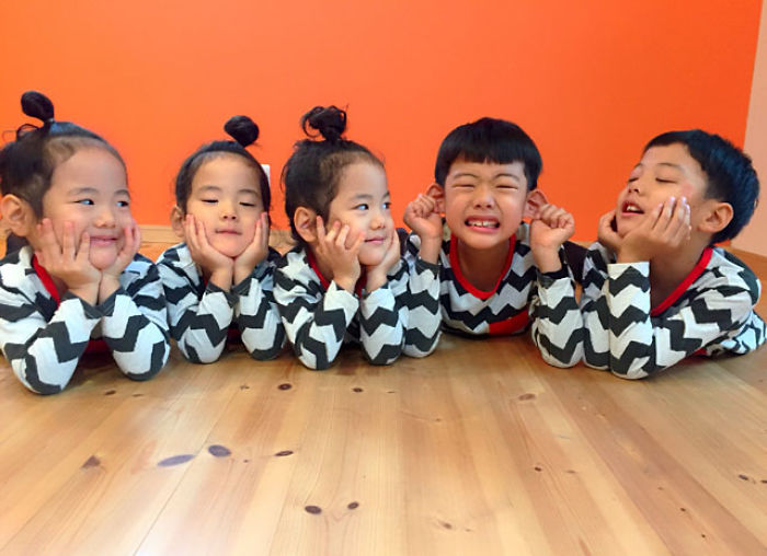 Japanese Mom Captures Her Life With Her Twins And Triplets And It’s Just Too Adorable Japanese Mom Captures Her Life With Her Twins And Triplets And It’s Just Too Adorable
