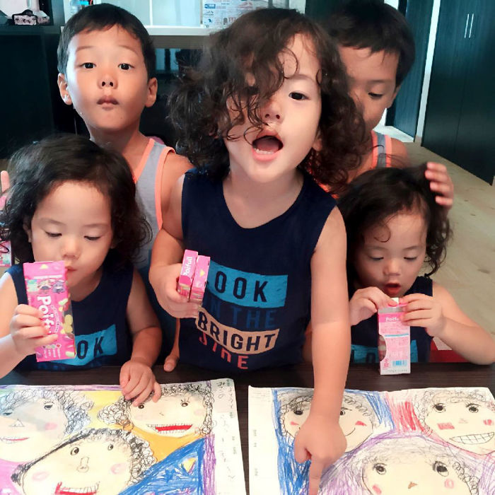 Japanese Mom Captures Her Life With Her Twins And Triplets And It’s Just Too Adorable Japanese Mom Captures Her Life With Her Twins And Triplets And It’s Just Too Adorable