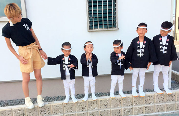 Japanese Mom Captures Her Life With Her Twins And Triplets And It’s Just Too Adorable Japanese Mom Captures Her Life With Her Twins And Triplets And It’s Just Too Adorable