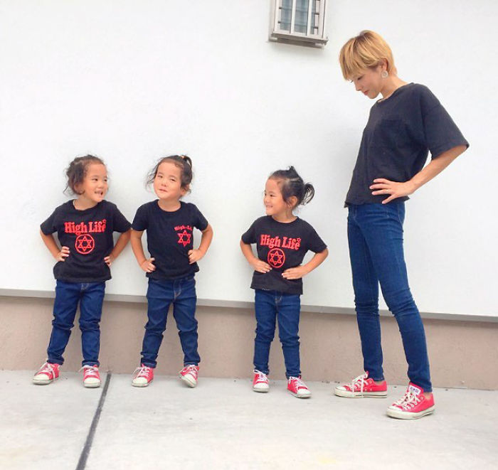 Japanese Mom Captures Her Life With Her Twins And Triplets And It’s Just Too Adorable Japanese Mom Captures Her Life With Her Twins And Triplets And It’s Just Too Adorable