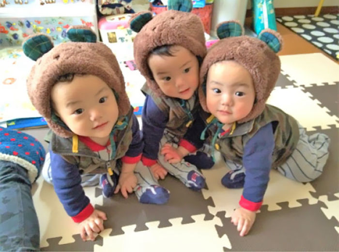 Japanese Mom Captures Her Life With Her Twins And Triplets And It’s Just Too Adorable Japanese Mom Captures Her Life With Her Twins And Triplets And It’s Just Too Adorable