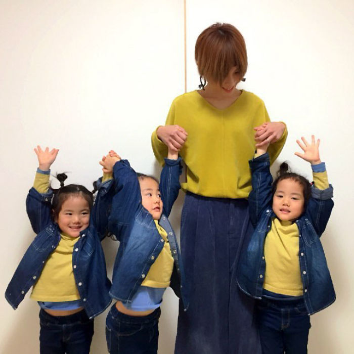 Japanese Mom Captures Her Life With Her Twins And Triplets And It’s Just Too Adorable Japanese Mom Captures Her Life With Her Twins And Triplets And It’s Just Too Adorable