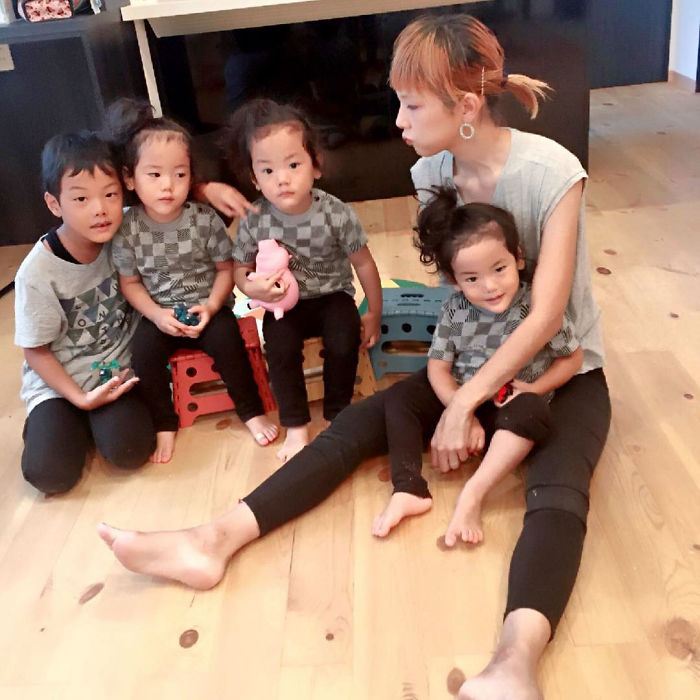 Japanese Mom Captures Her Life With Her Twins And Triplets And It’s Just Too Adorable Japanese Mom Captures Her Life With Her Twins And Triplets And It’s Just Too Adorable
