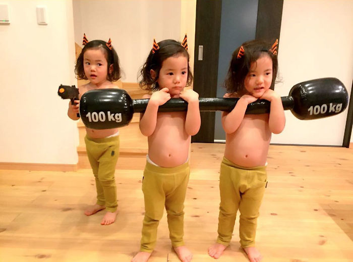 Japanese Mom Captures Her Life With Her Twins And Triplets And It’s Just Too Adorable Japanese Mom Captures Her Life With Her Twins And Triplets And It’s Just Too Adorable