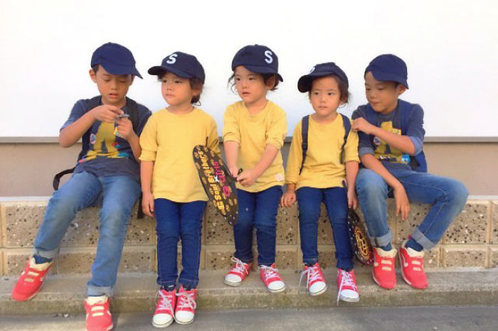 Japanese Mom Captures Her Life With Her Twins And Triplets And It’s Just Too Adorable Japanese Mom Captures Her Life With Her Twins And Triplets And It’s Just Too Adorable