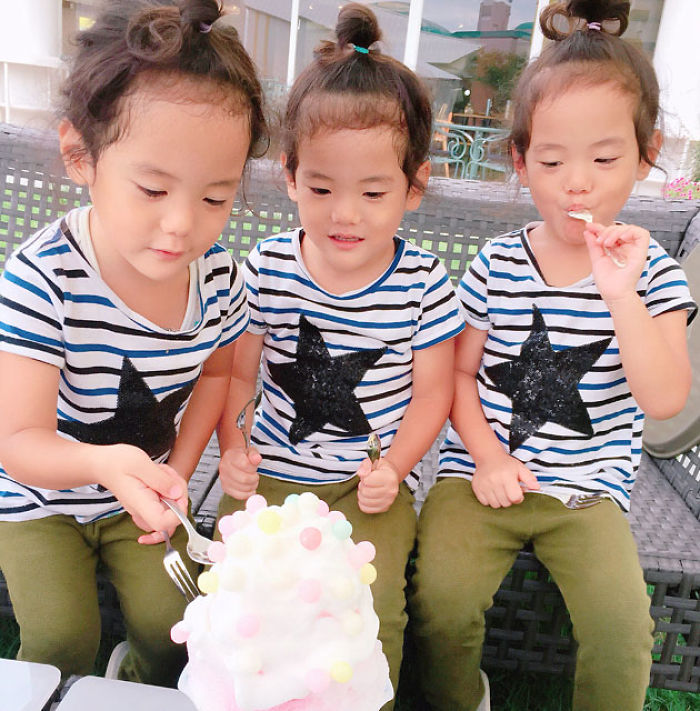 Japanese Mom Captures Her Life With Her Twins And Triplets And It’s Just Too Adorable Japanese Mom Captures Her Life With Her Twins And Triplets And It’s Just Too Adorable