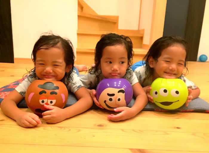 Japanese Mom Captures Her Life With Her Twins And Triplets And It’s Just Too Adorable Japanese Mom Captures Her Life With Her Twins And Triplets And It’s Just Too Adorable