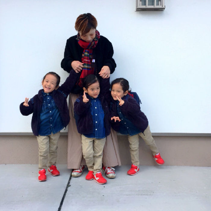 Japanese Mom Captures Her Life With Her Twins And Triplets And It’s Just Too Adorable Japanese Mom Captures Her Life With Her Twins And Triplets And It’s Just Too Adorable