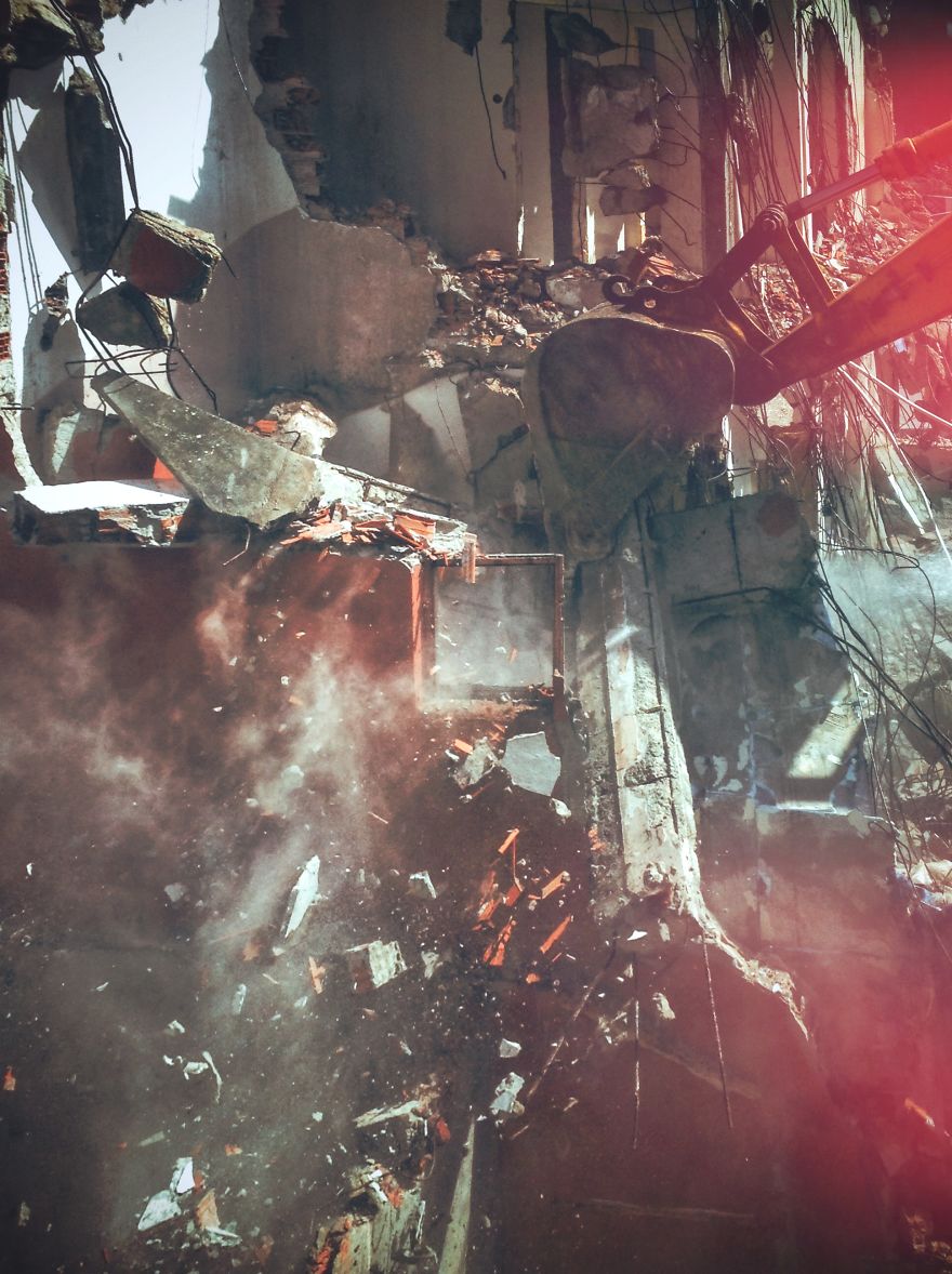 I Had Spent 12 Years Shooting This Window Until Owners Demolished The Building – I Caught Its Final Moment I Had Spent 12 Years Shooting This Window Until Owners Demolished The Building – I Caught Its Final Moment