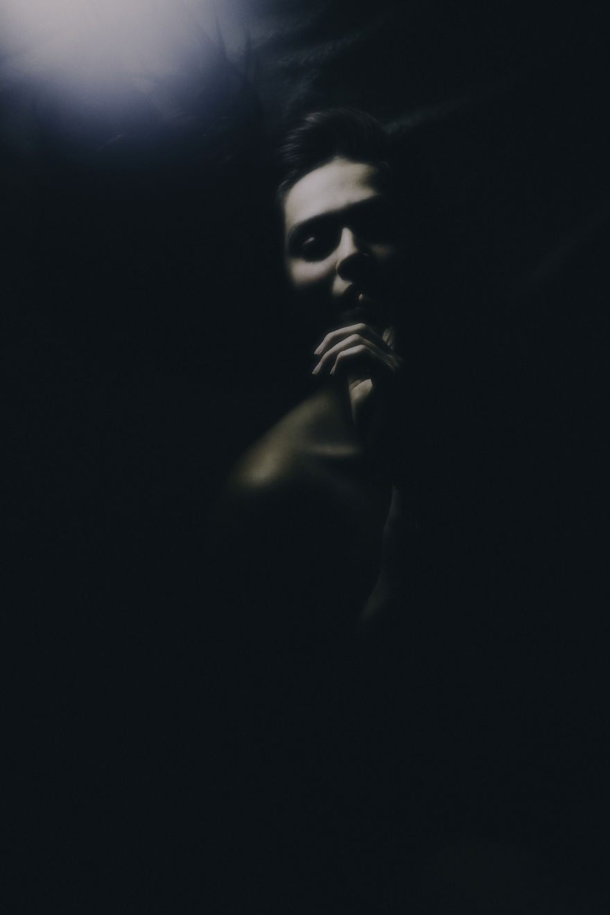 I Created Underwater Mermaid Portraits Using Only A Blanket, Fairy Lights And My Phone’s Torch I Created Underwater Mermaid Portraits Using Only A Blanket, Fairy Lights And My Phone’s Torch