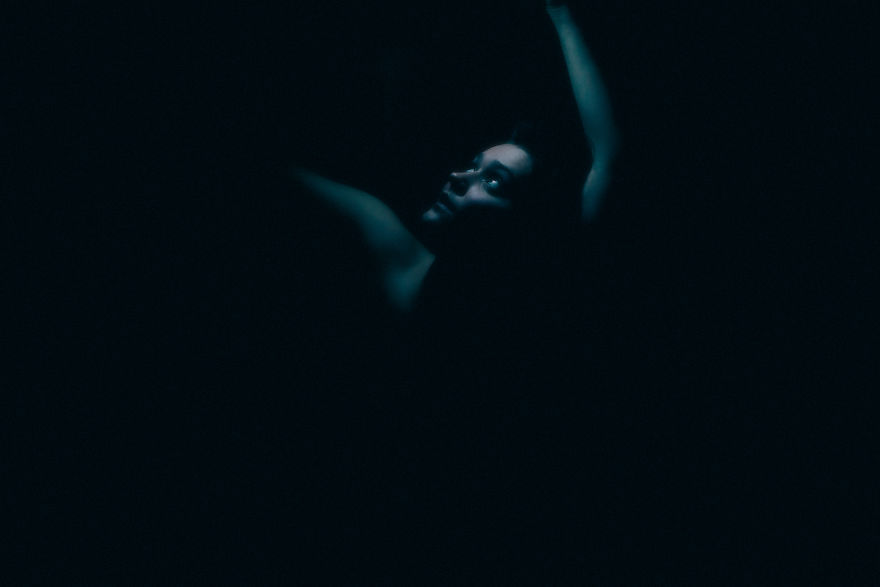 I Created Underwater Mermaid Portraits Using Only A Blanket, Fairy Lights And My Phone’s Torch I Created Underwater Mermaid Portraits Using Only A Blanket, Fairy Lights And My Phone’s Torch