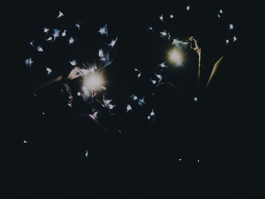 I Created Underwater Mermaid Portraits Using Only A Blanket, Fairy Lights And My Phone’s Torch I Created Underwater Mermaid Portraits Using Only A Blanket, Fairy Lights And My Phone’s Torch