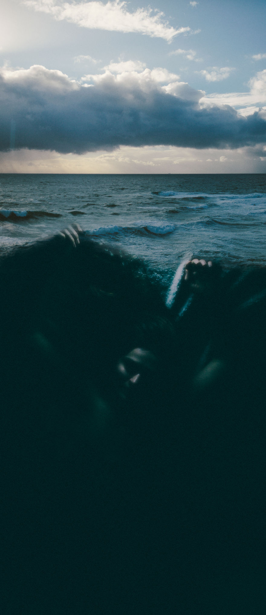 I Created Underwater Mermaid Portraits Using Only A Blanket, Fairy Lights And My Phone’s Torch I Created Underwater Mermaid Portraits Using Only A Blanket, Fairy Lights And My Phone’s Torch