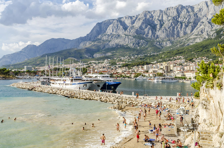 I Traveled With 77 People For 1 Year, Went To 32 Countries, 4 Continents And Was The Oldest Male To Ever Complete This Trip