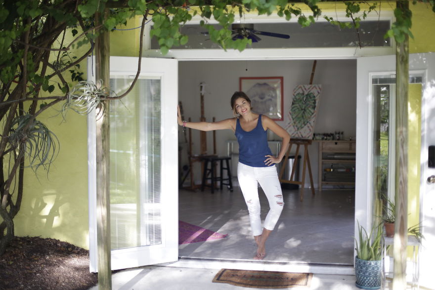 I Use My Lips And Lipsticks To Create These Paintings