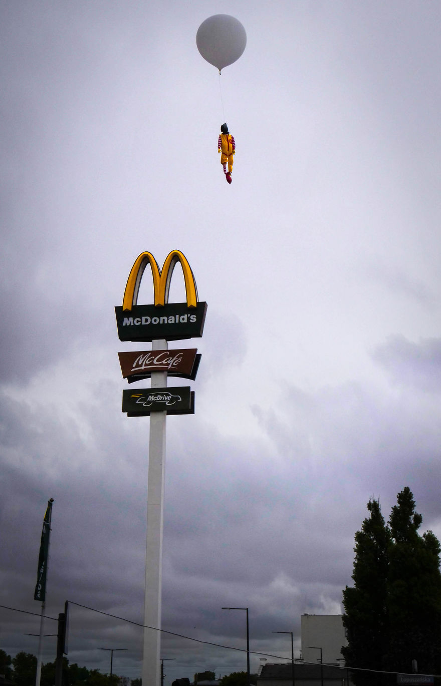 I Hanged Ronald McDonald Above McDonald’s Restaurant To Draw Attention To Shocking Facts I Hanged Ronald McDonald Above McDonald’s Restaurant To Draw Attention To Shocking Facts