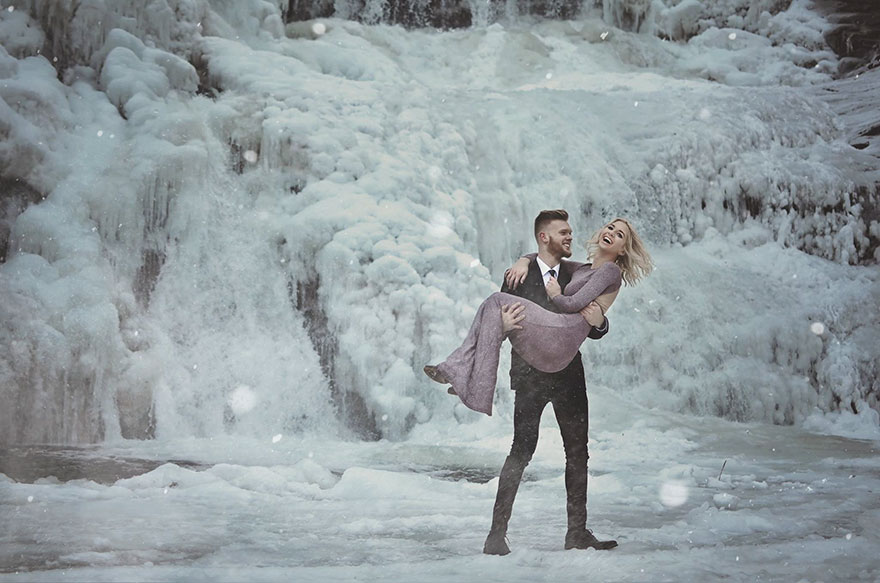 Couple Braves The Cold For Their Engagement Photoshoot And The Photos Are Breathtaking Couple Braves The Cold For Their Engagement Photoshoot And The Photos Are Breathtaking